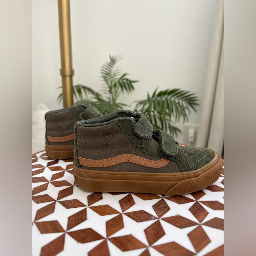 Vans Kids High-Top Sneakers in Olive and Tan - Picture 3 of 5